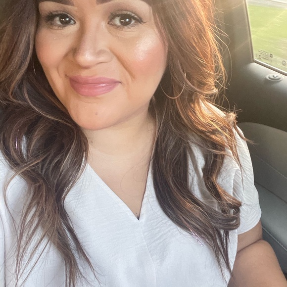 Meet your Posher, Cynthia - Picture 2 of 2